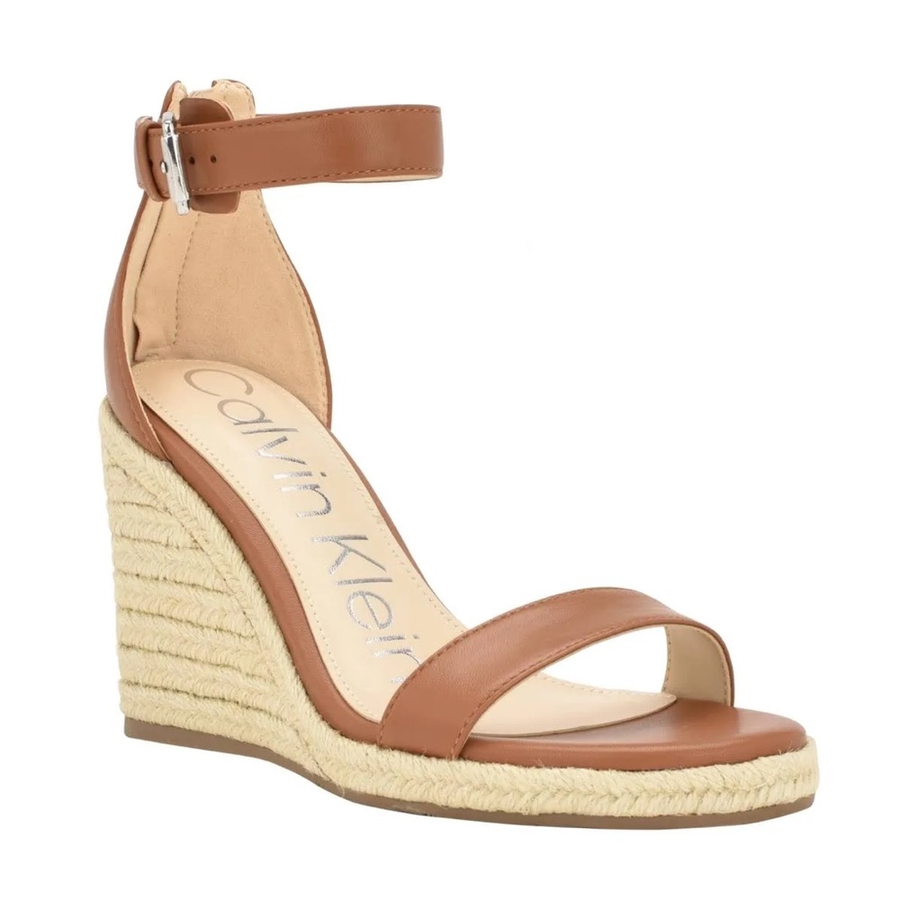 An easy to style essential, this Calvin Klein Noshela sandal is here to impress.